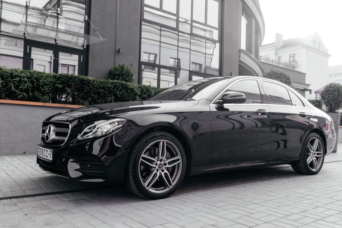 Berline Business, Mercedes Classe E noire