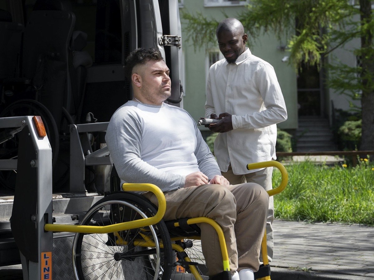 Véhicule adapté PMR, accès fauteuil roulant